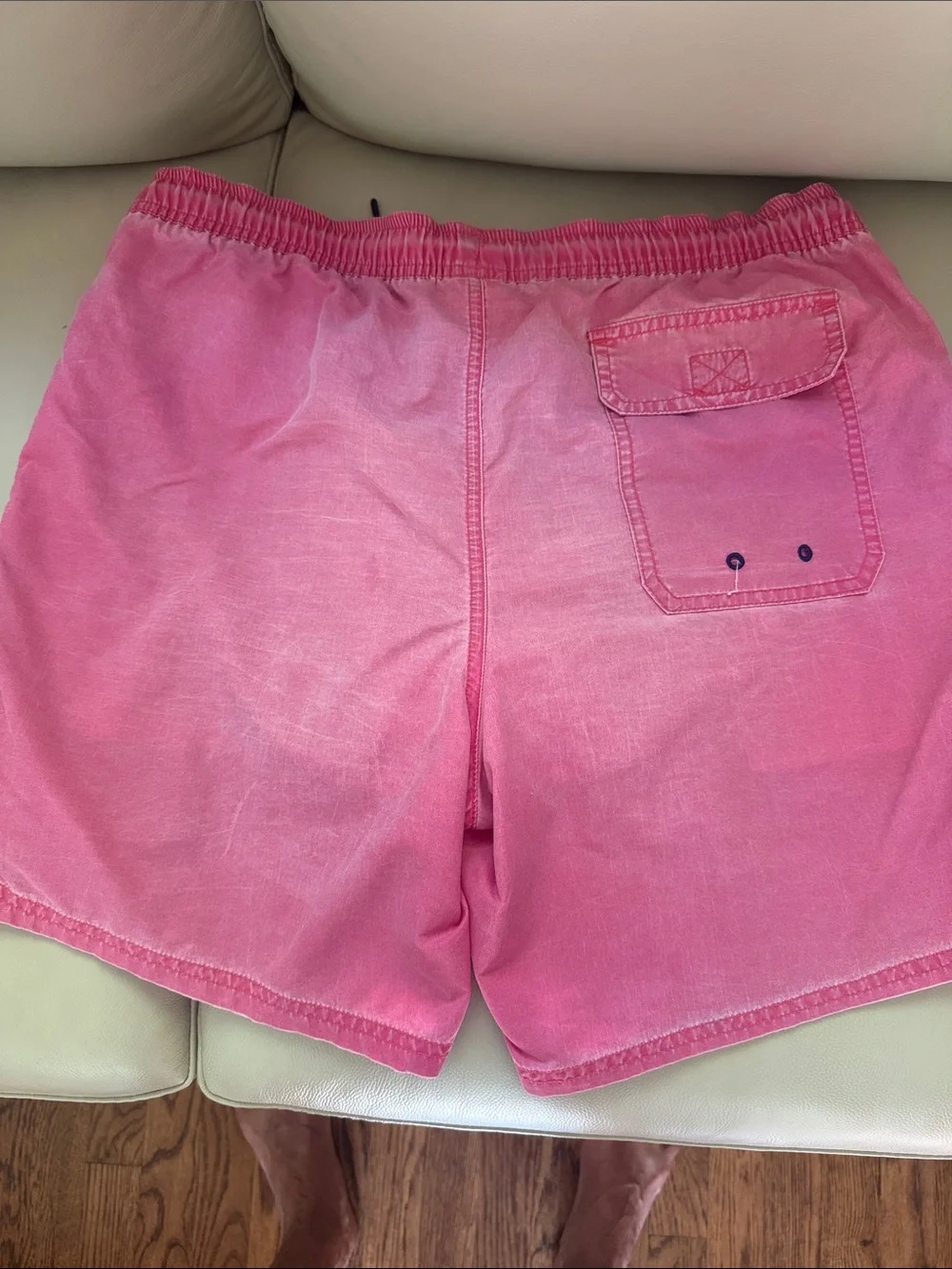 Men’s pink vineyard vines swim trunks Sz med
